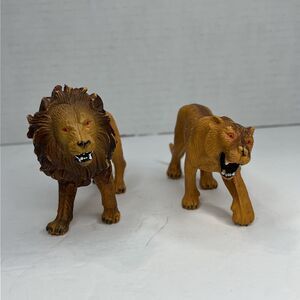 2 Rare VINTAGE 1988 LION WORLD ANIMALS 5'' Rubber FIGUREs Male And Female Set